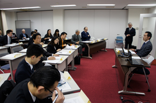 Mr. Suzuki delivers his lecture