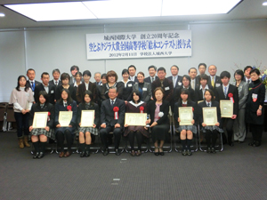 Commemorative photo with participants