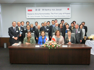 Commemorative photo with the group of
the First Lady April 2012