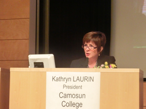 カモーソンカレッジ　Kathryn Laurin 学長