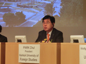 韓国外国語大学　朴 哲 総長