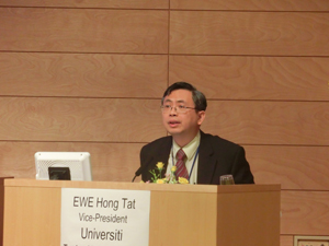 トゥンク・アブドゥル・ラーマン大学　Ewe Hong Tat 副学長