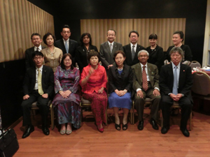 The participants gather around Dr. Ng for a commemorative photo