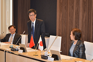 Professor Way Kuo (center) and Honorary Professor C. T. Liu (L) provide introductory words at the conference