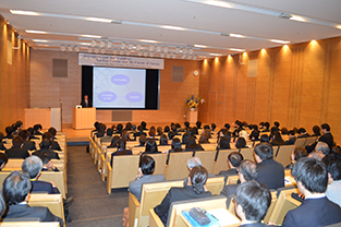 A look at the lecture hall in mid-session