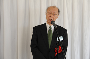 挨拶をする日本イスラエル親善協会秋山会長