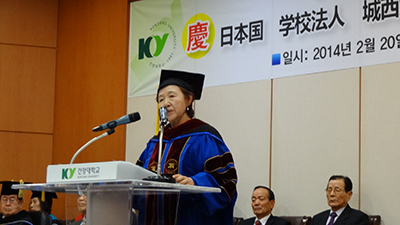 Chancellor Mizuta during her lecture