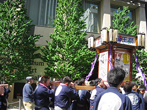 Carrying the Hirakawacho 2nd ward shrine 4