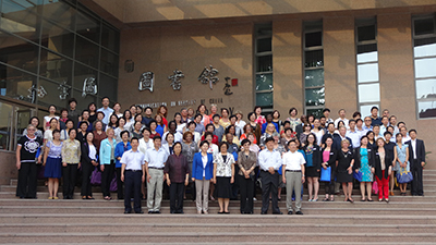 Commemorative photo with participants