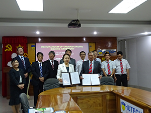 Exchange agreement signing at HUTECH