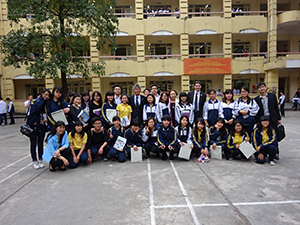 Photo with Japanese language students at Viet Duc High School