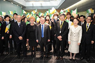 Josai greets the Irish ambassador and minister