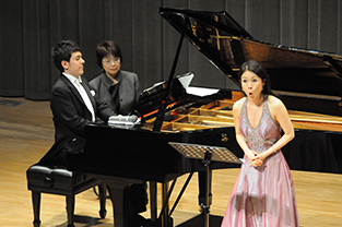 Miwako Handa signing Japanese songs (right)