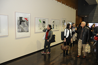 Guests appreciating special exhibition“Dreams of Earth’s Surface”