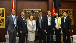 President Lin (fourth from left)