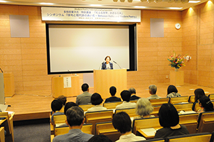 Chancellor Mizuta gives her opening remarks in front of many participants