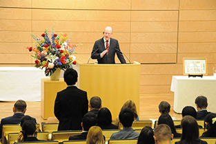 Prime Minister Sobotka answering questions from students